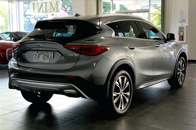2018 Infiniti QX30 Premium photo 11