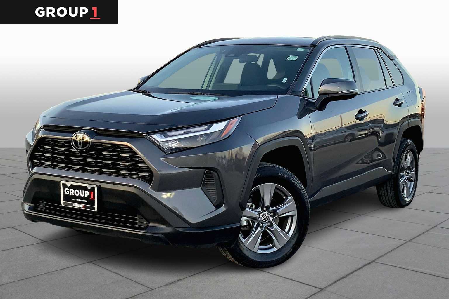 2024 Toyota RAV4 XLE's photo