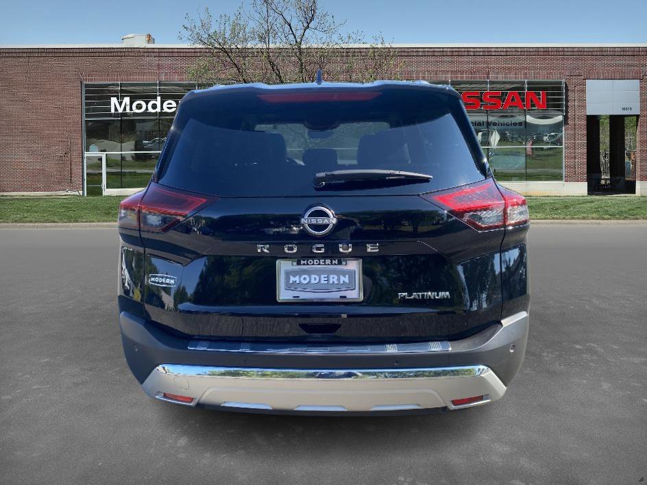 2023 Nissan Rogue Platinum photo 3