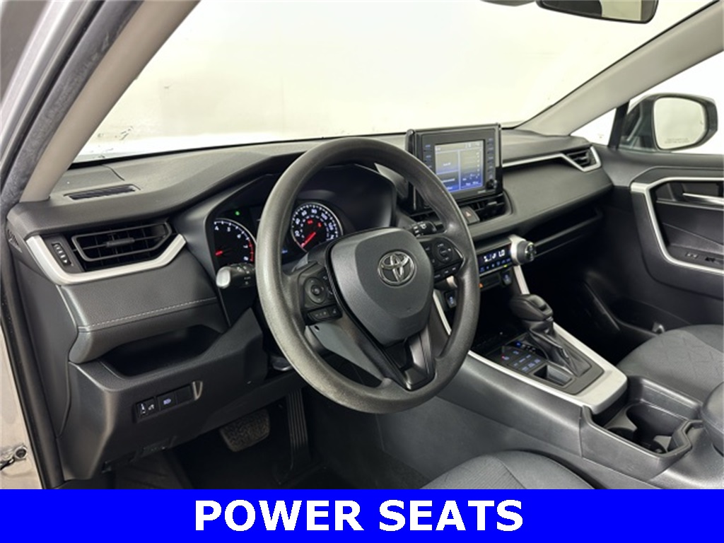 2021 Toyota RAV4 XLE photo 3