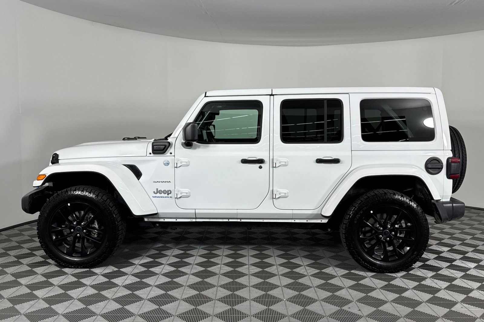 2024 Jeep Wrangler Sahara 4xe photo 7