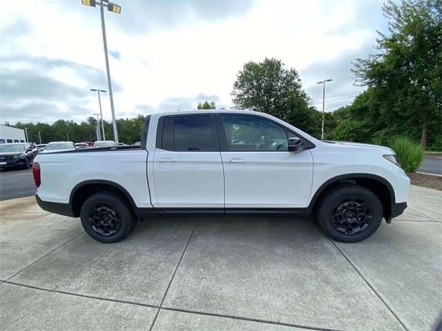 2025 Honda Ridgeline TrailSport photo 2