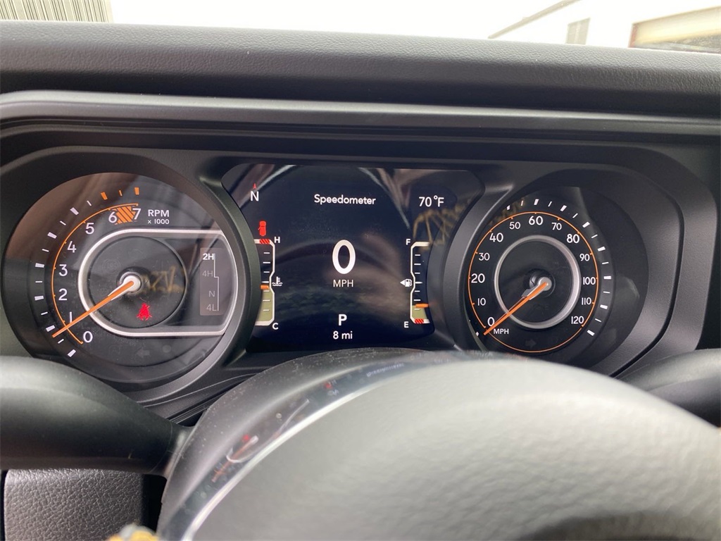 2024 Jeep Wrangler Sahara photo 28