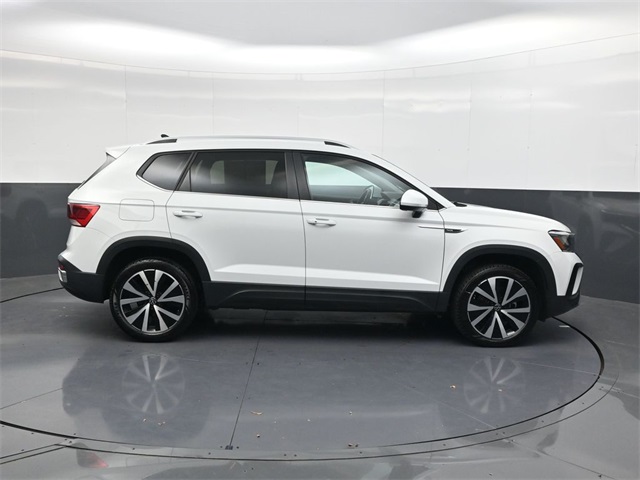 2024 Volkswagen Taos SE photo 2