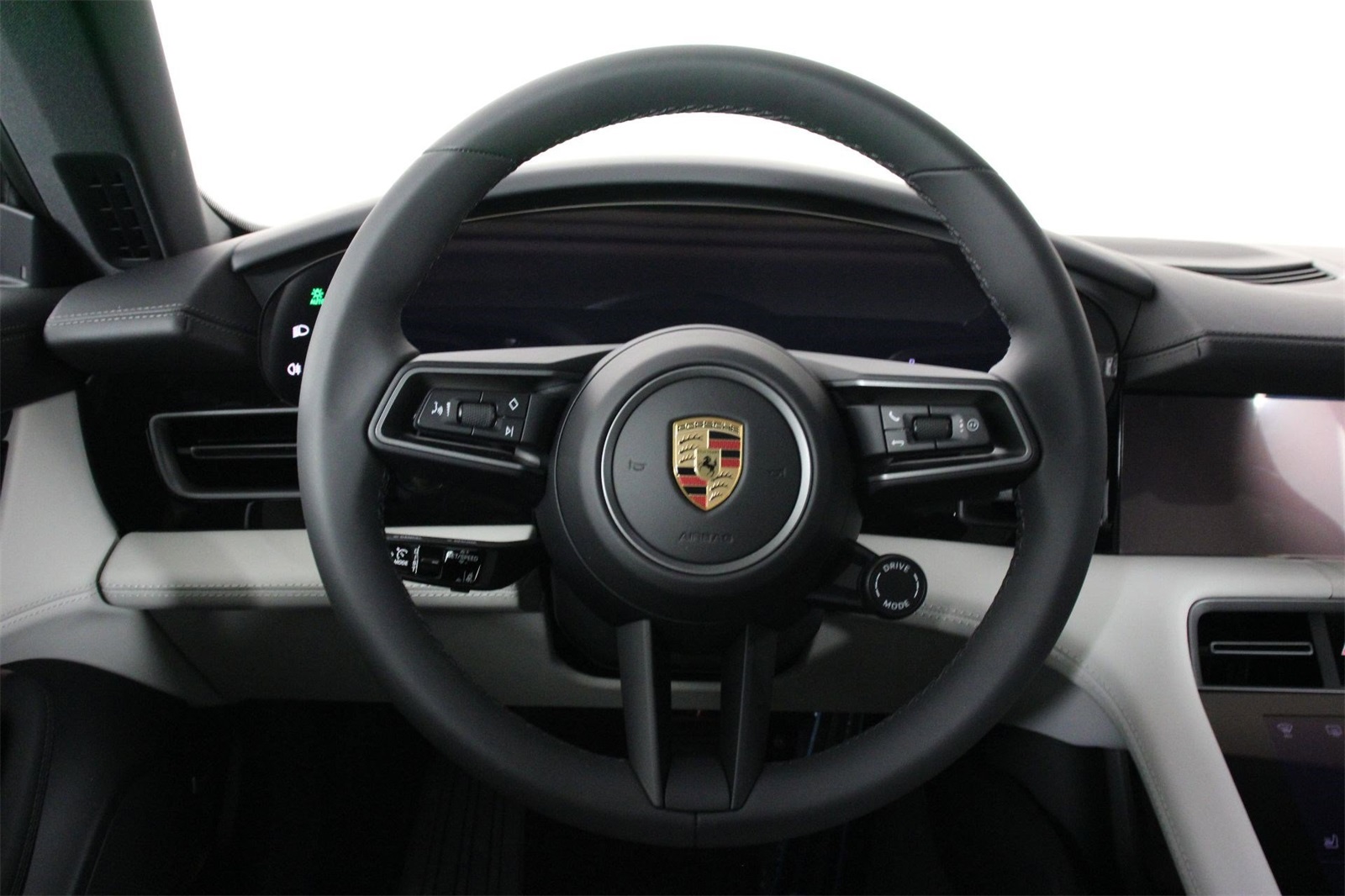 2025 Porsche Taycan photo 12
