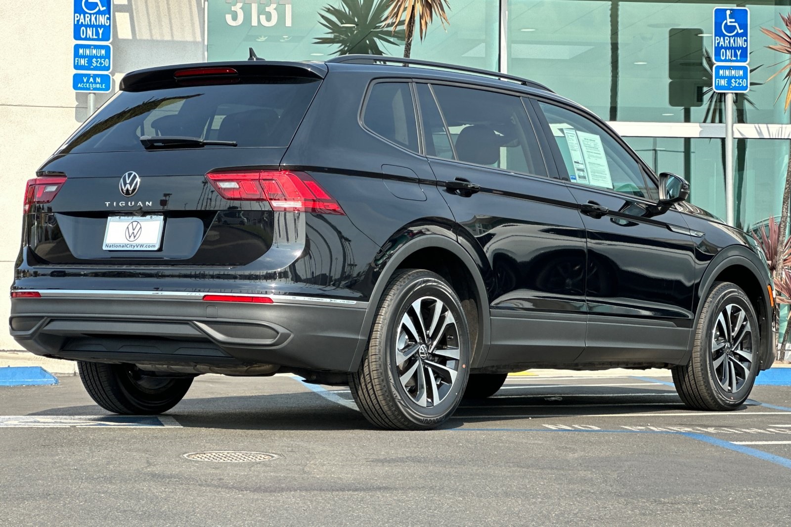 2023 Volkswagen Tiguan S photo 2