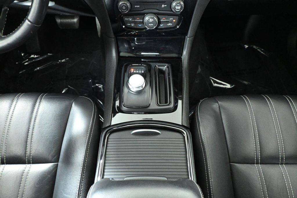 2017 Chrysler 300 S photo 24