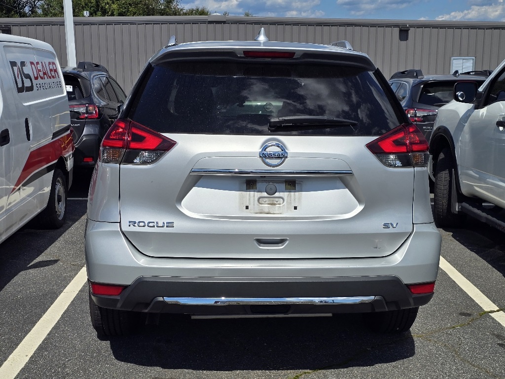 2018 Nissan Rogue SV photo 3