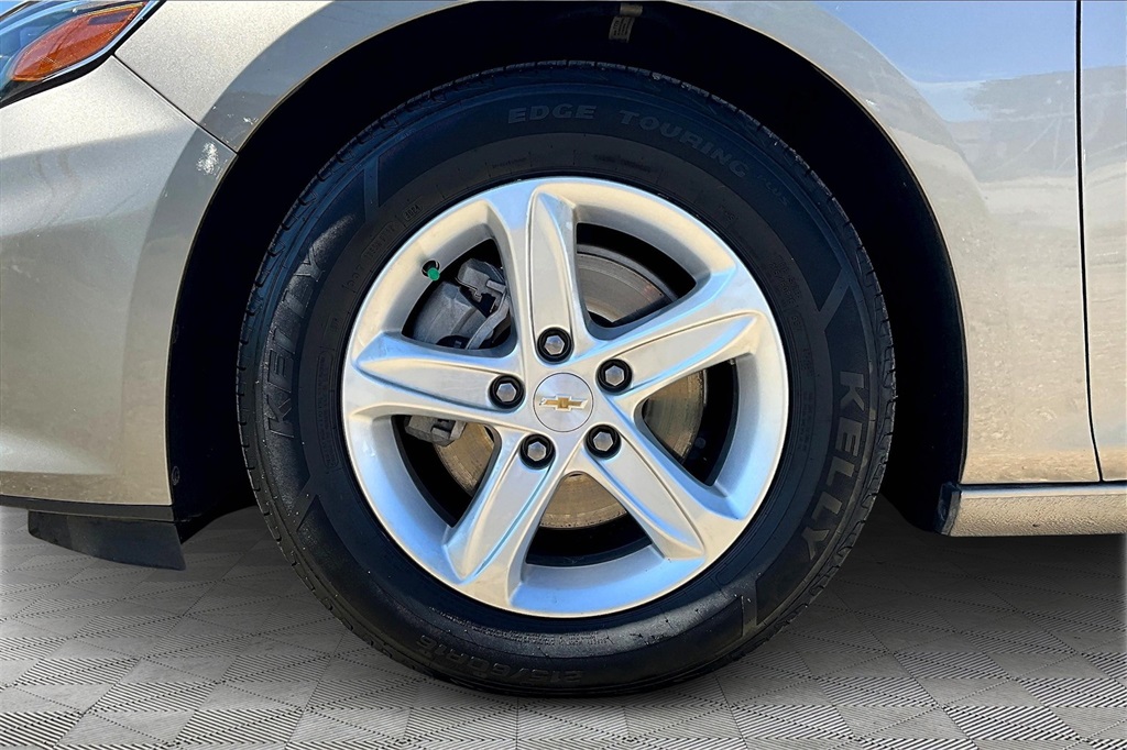 2022 Chevrolet Malibu LS photo 9