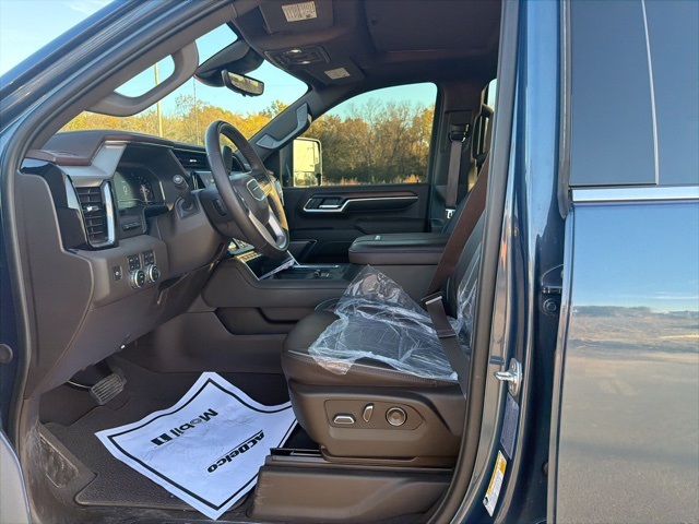 2025 Gmc Sierra 3500 HD Denali photo 4
