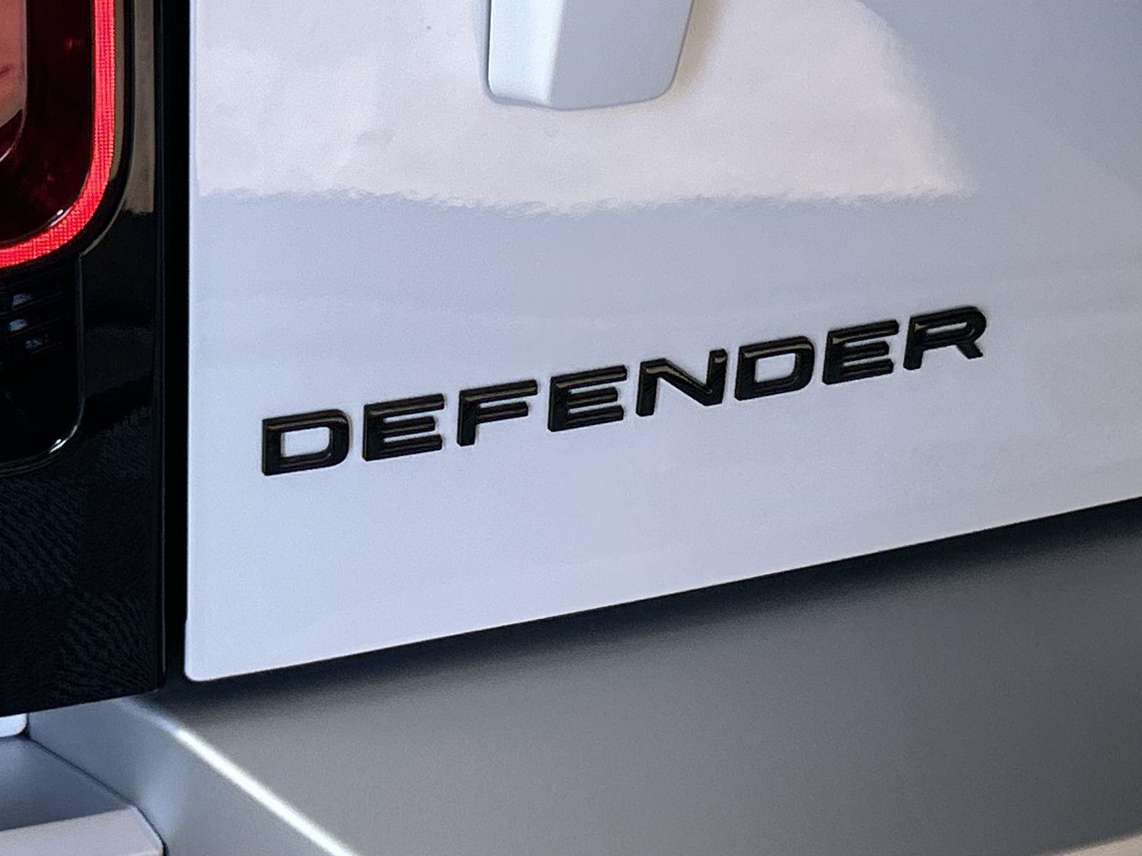 2025 Land Rover Defender 110 S photo 30