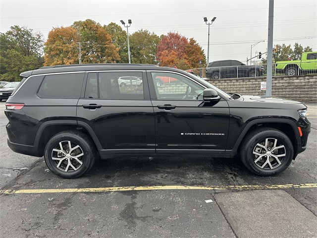 2024 Jeep Grand Cherokee Limited photo 3