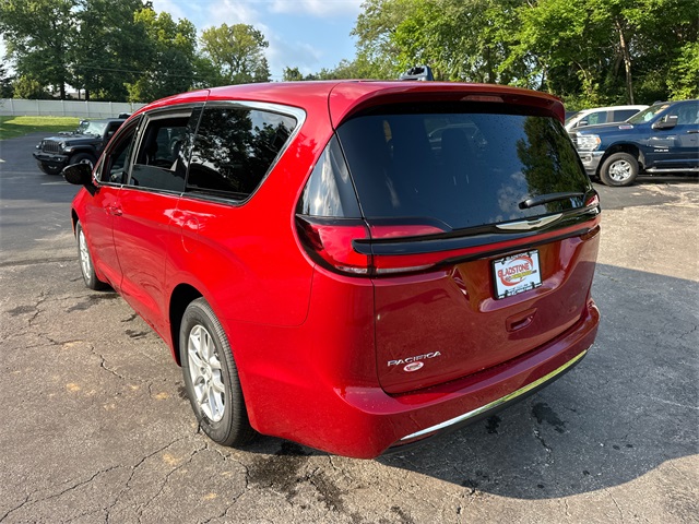 2025 Chrysler Pacifica photo 8