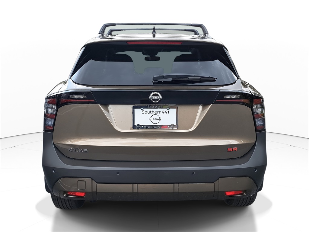 2026 Nissan Kicks SR photo 5