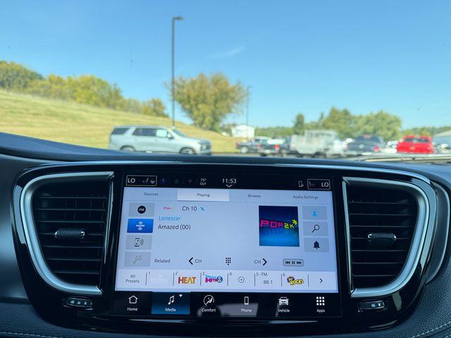 2026 Chrysler Pacifica photo 26