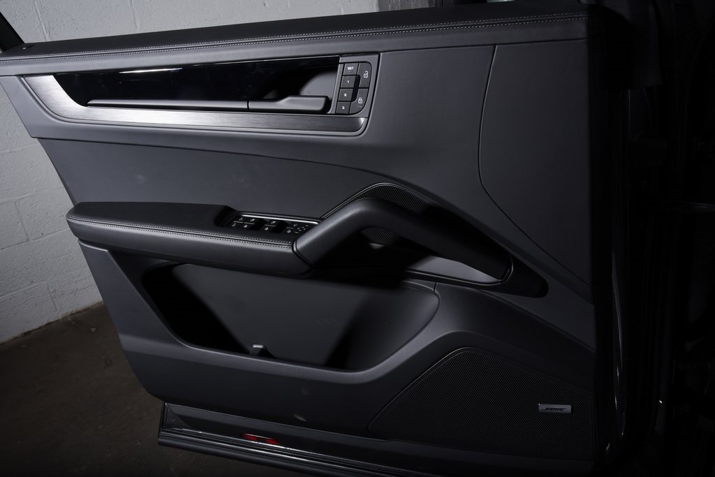 2025 Porsche Cayenne GTS photo 37
