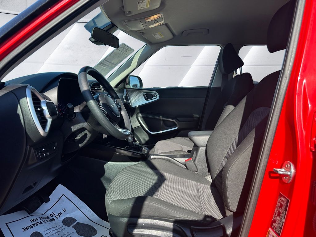 2022 Kia Soul LX photo 7