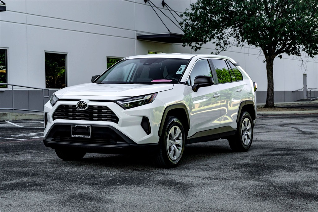 2024 Toyota RAV4 LE photo 8