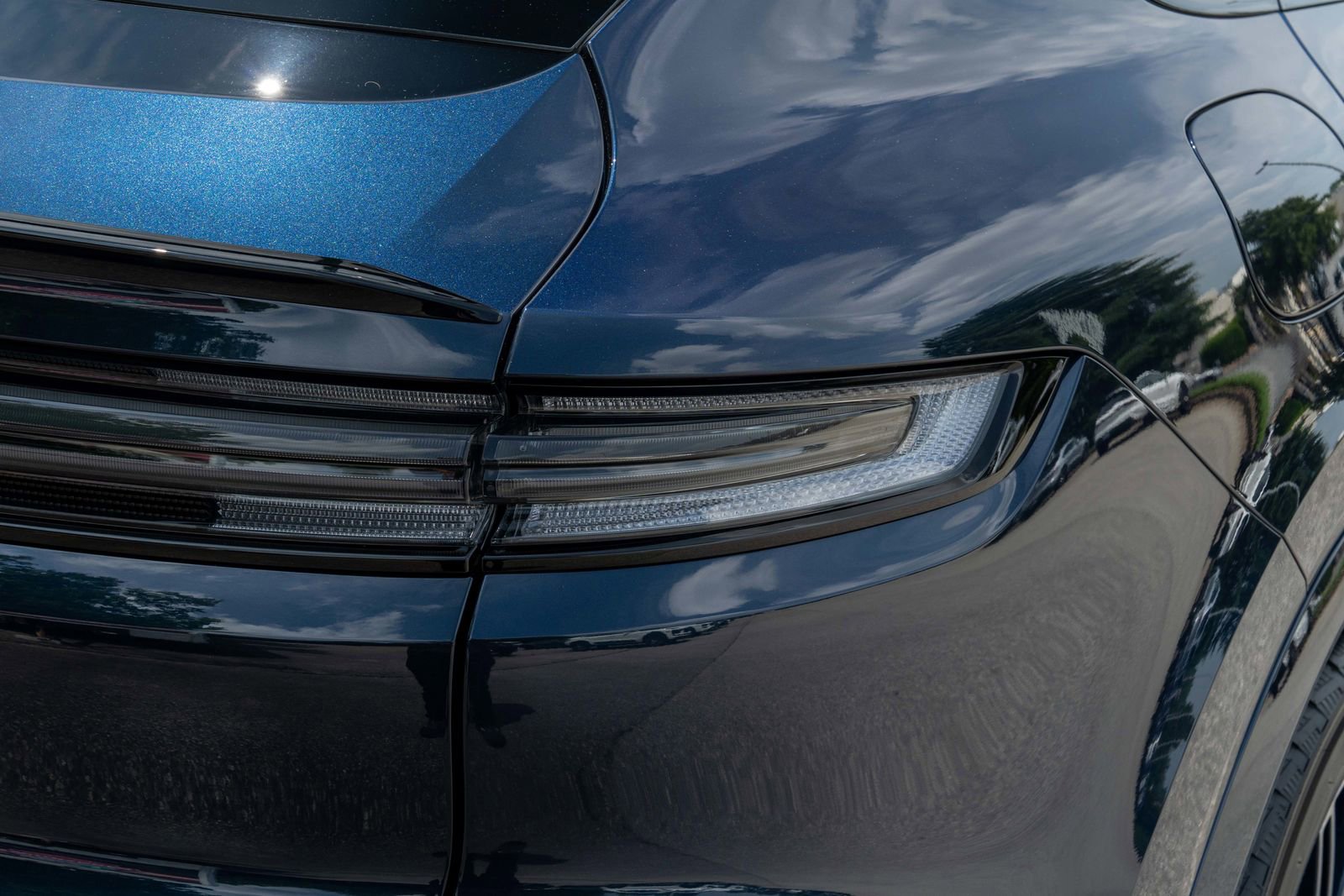2025 Porsche Cayenne Base photo 14