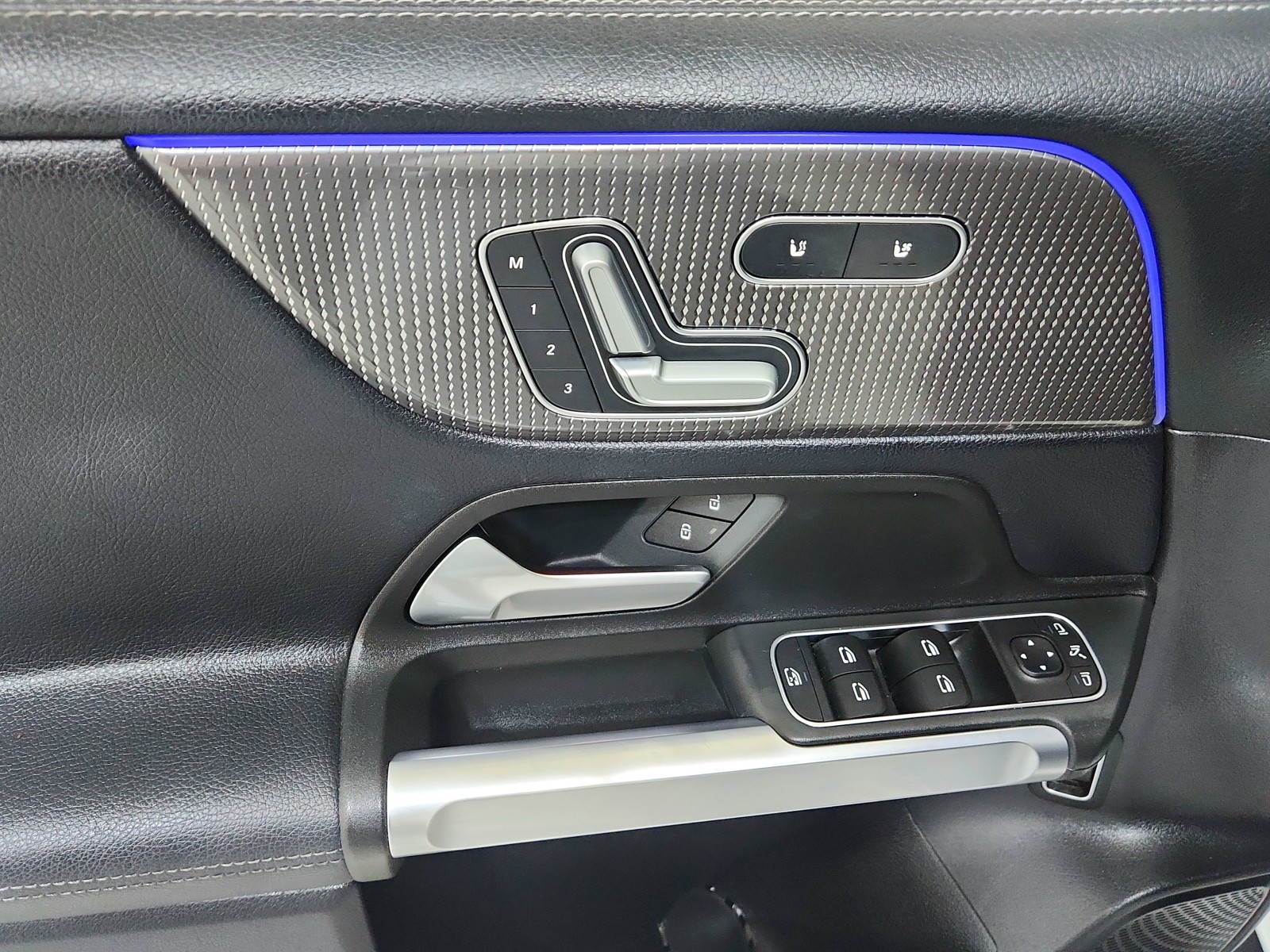 2021 Mercedes Benz GLB 250 photo 32