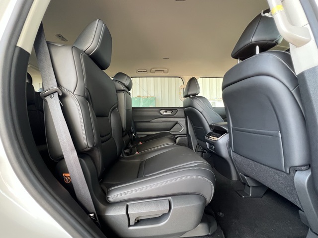 2025 Nissan Armada SV photo 6
