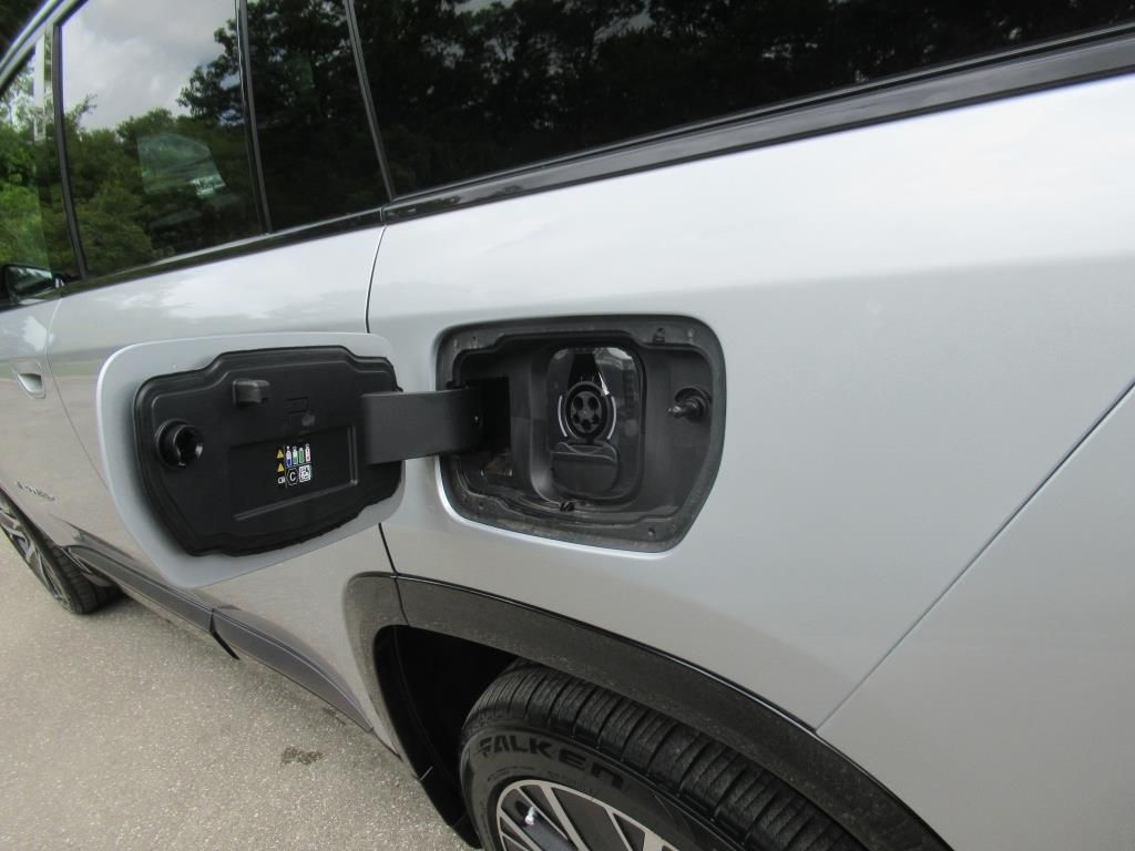 2025 Jeep Wagoneer S Limited photo 9