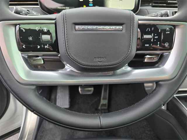 2025 Land Rover Range Rover SE photo 18