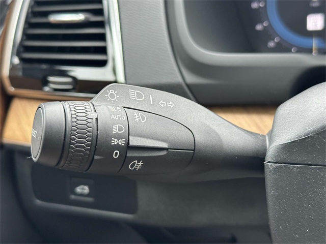 2023 Volvo XC90 B5 Plus photo 22
