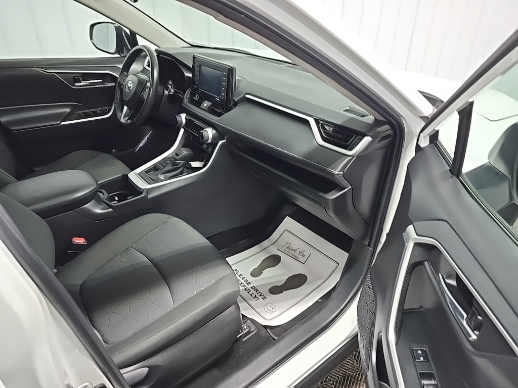 2022 Toyota RAV4 XLE photo 16