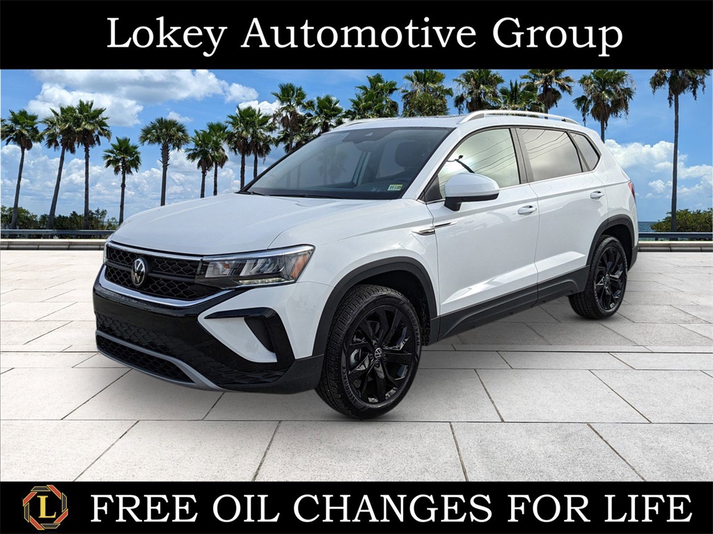 2024 Volkswagen Taos SE's photo