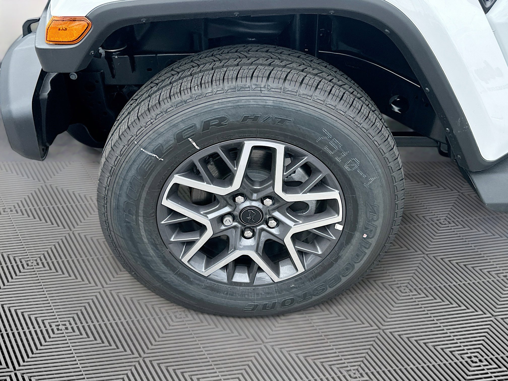 2025 Jeep Wrangler Sahara photo 17