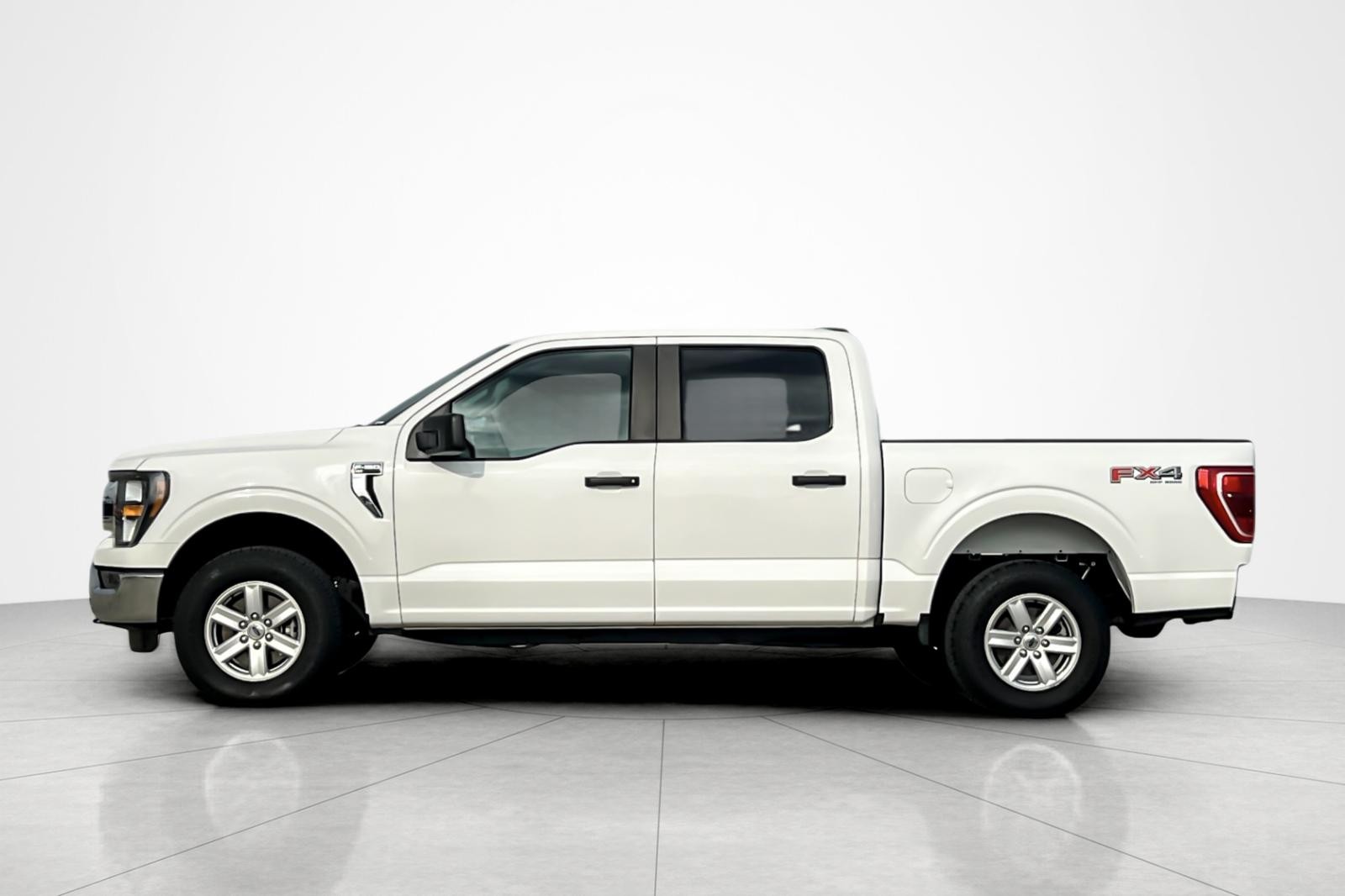 2023 Ford F-150 XLT photo 2