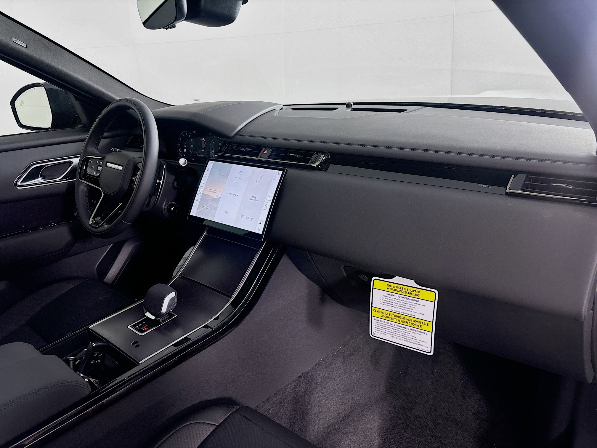 2026 Land Rover Range Rover Velar SE photo 26