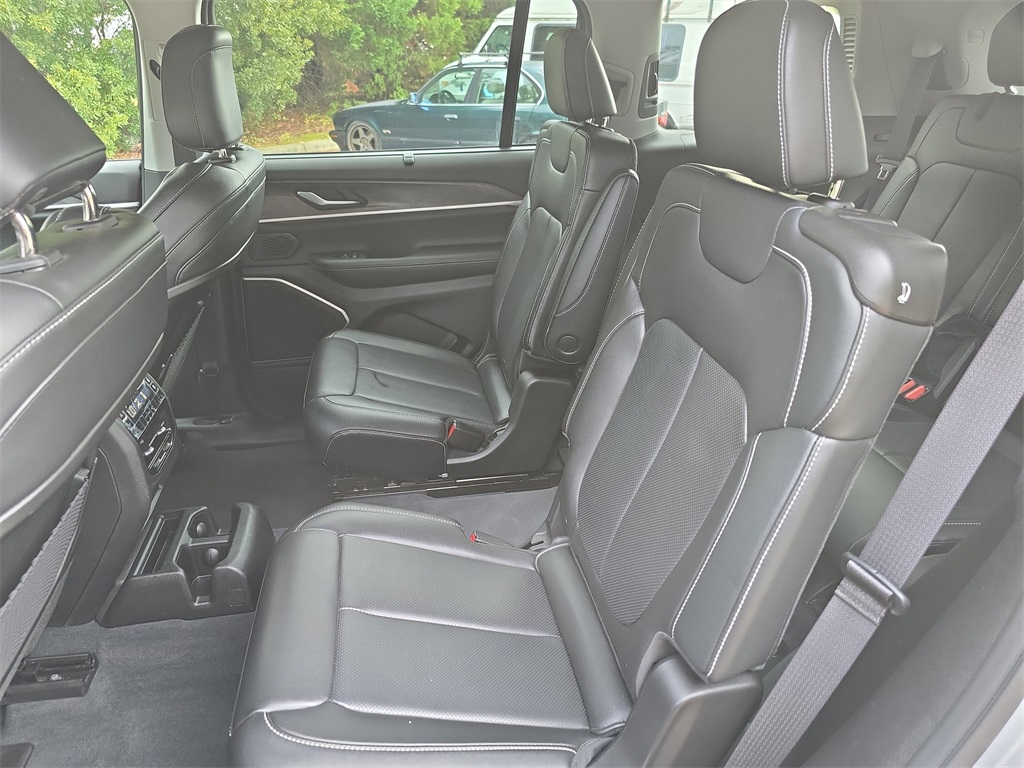 2023 Jeep Grand Cherokee Limited photo 14