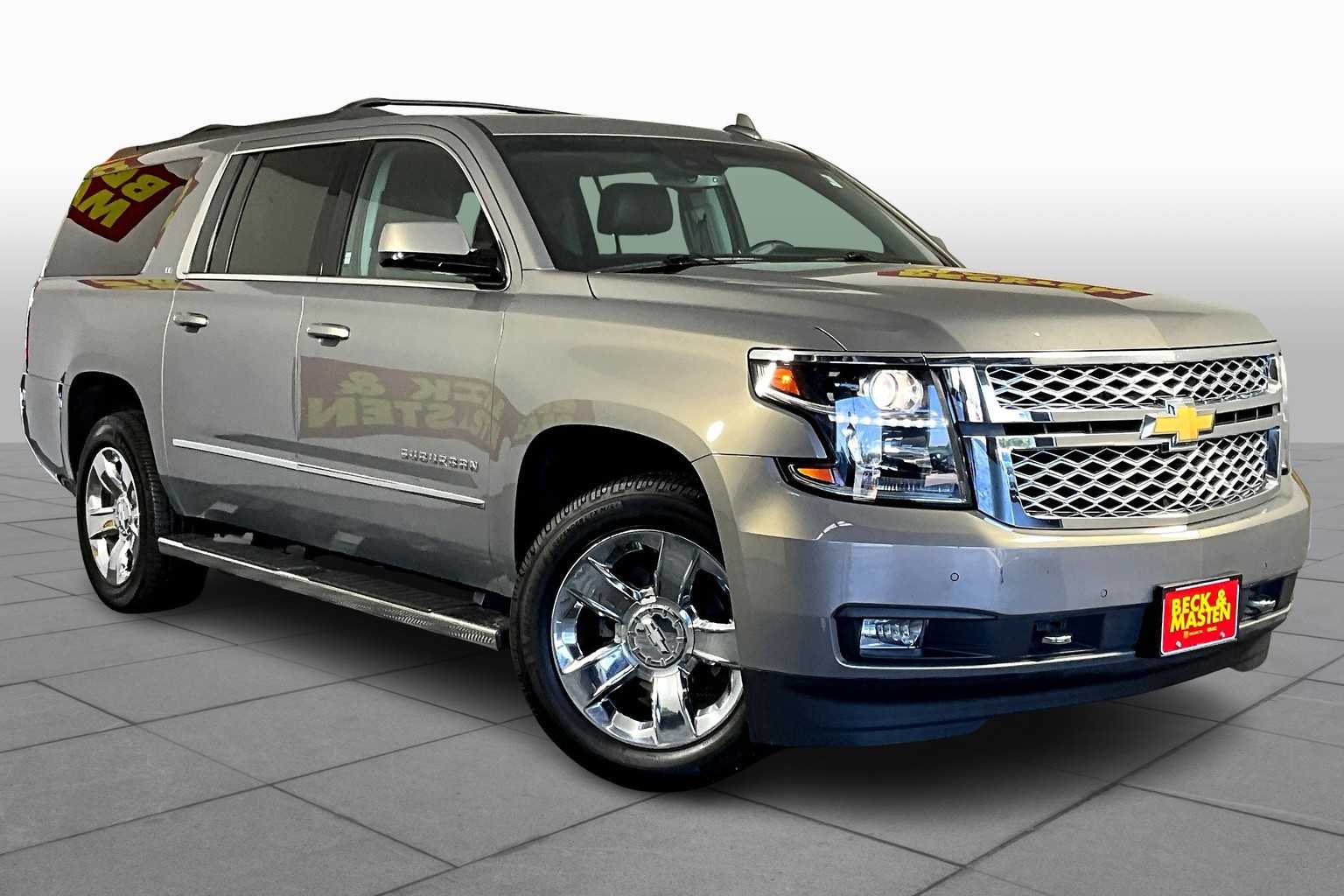 2018 Chevrolet Suburban LT photo 2