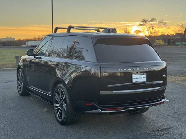 2023 Land Rover Range Rover SE photo 3