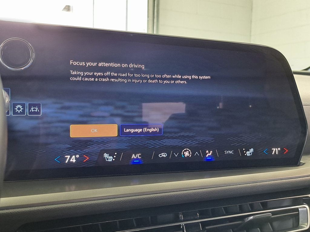 2025 Chevrolet Traverse photo 14
