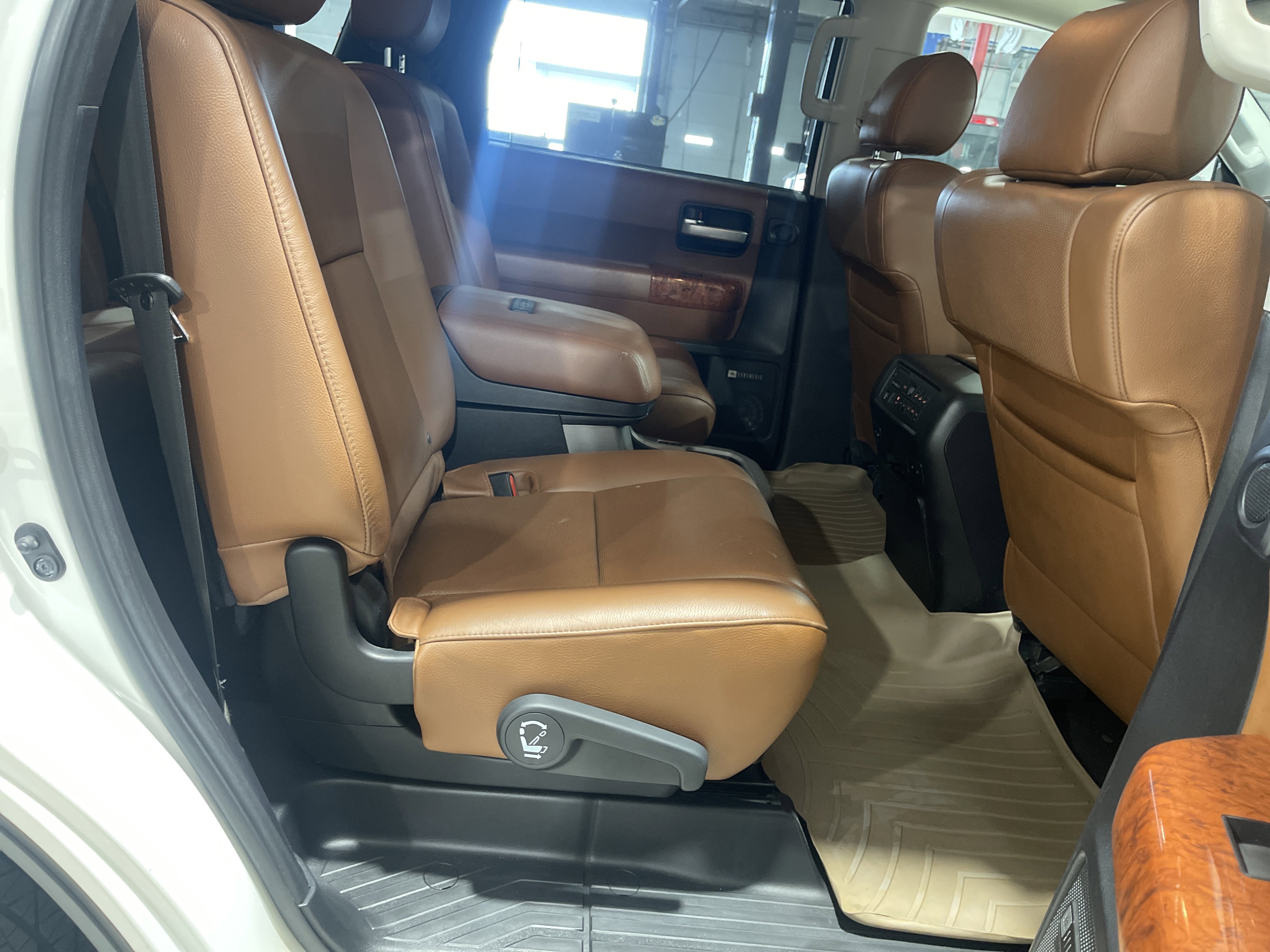 2019 Toyota Sequoia Platinum photo 5