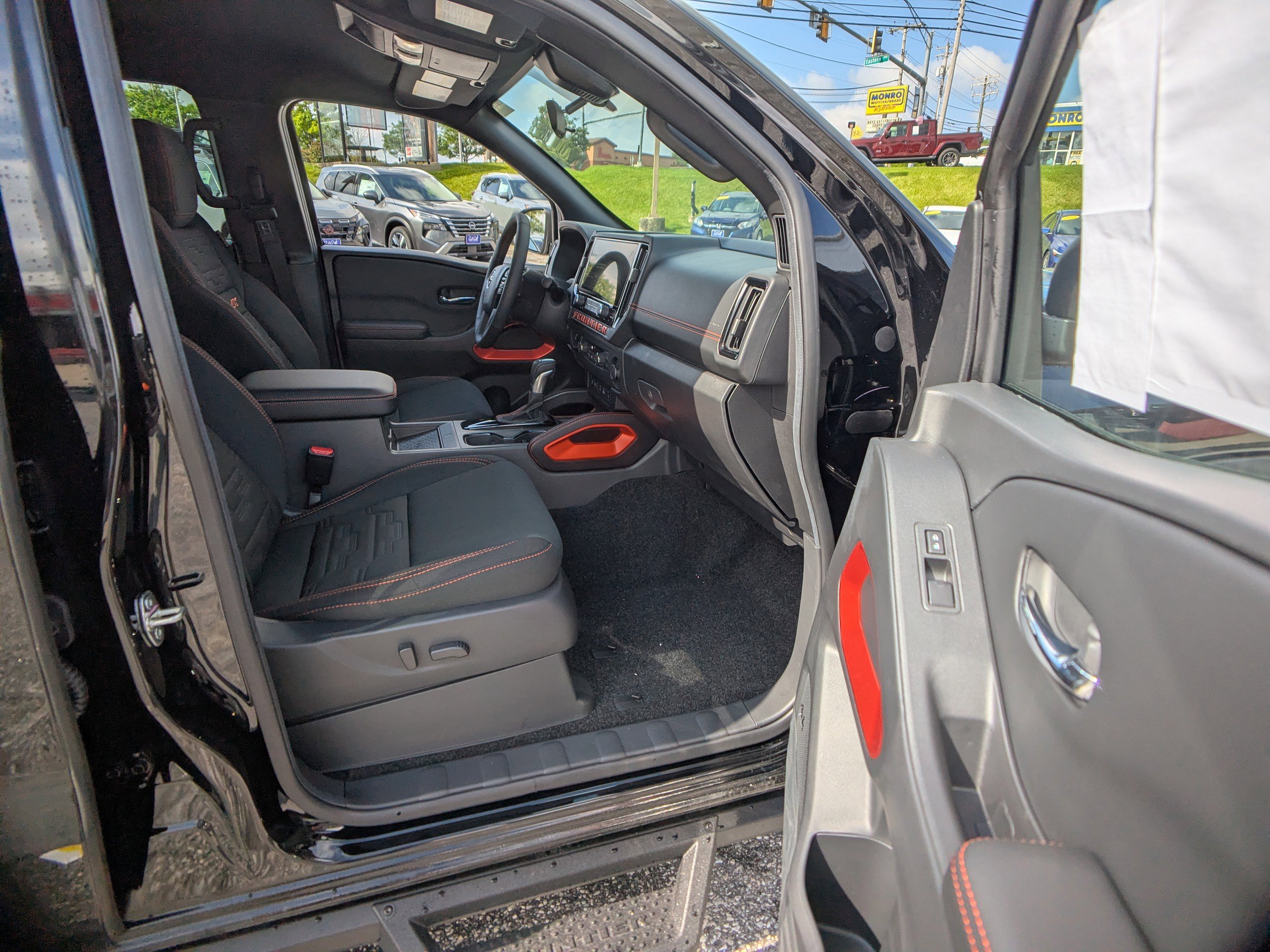2025 Nissan Frontier PRO-4X photo 3