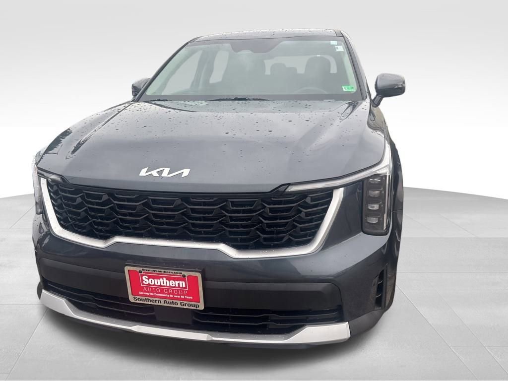 2025 Kia Sorento LX photo 3