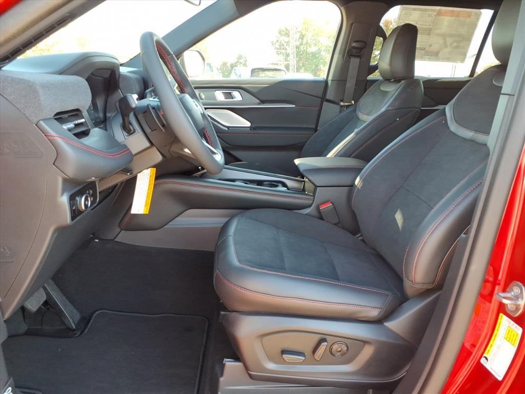 2025 Ford Explorer ST photo 3