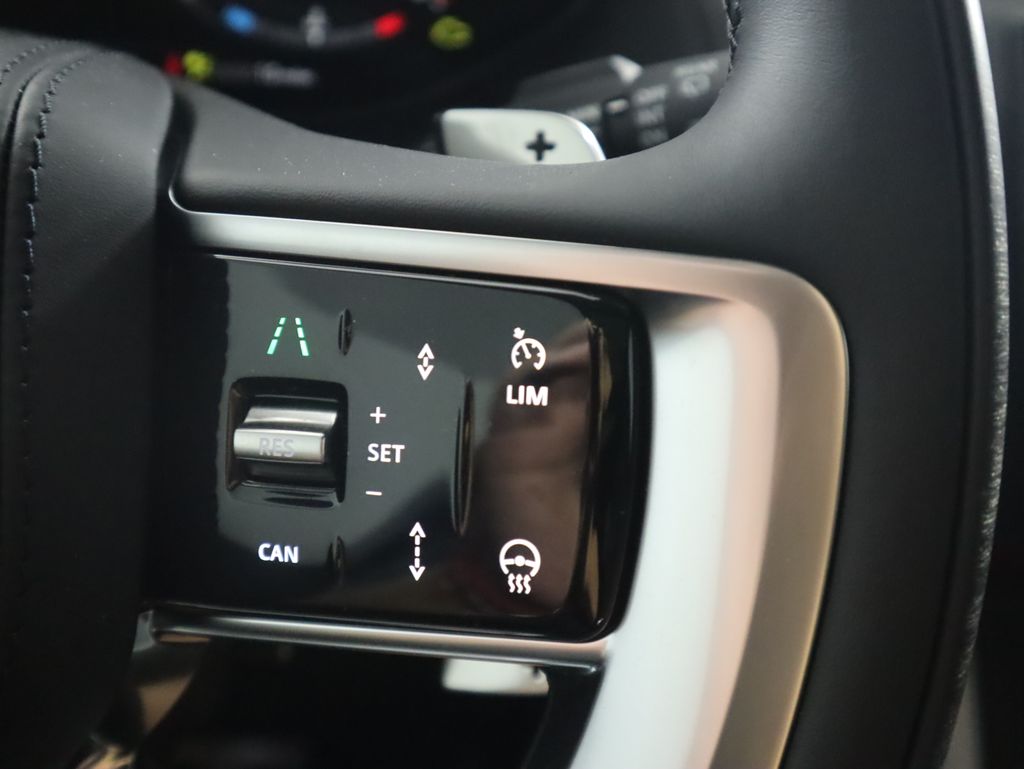 2025 Land Rover Range Rover SE photo 12