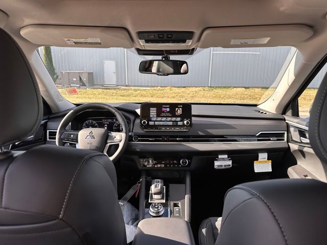 2024 Mitsubishi Outlander photo 20