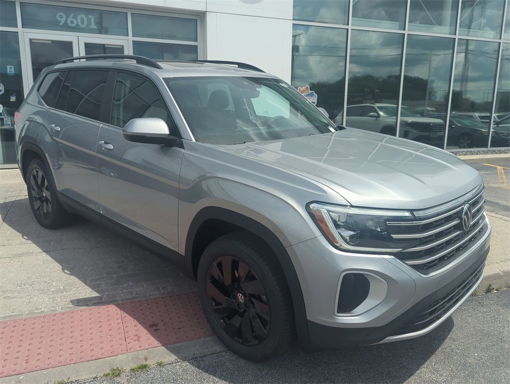 2025 Volkswagen Atlas SE Technology photo 2