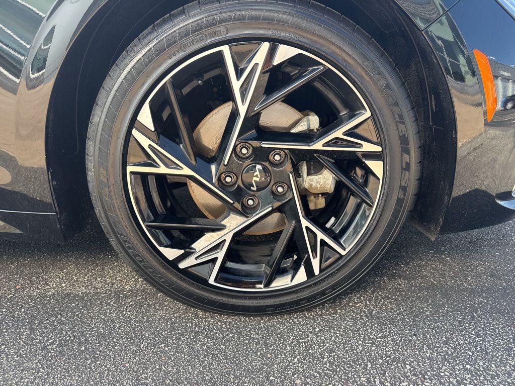 2025 Kia K5 GT-Line photo 4