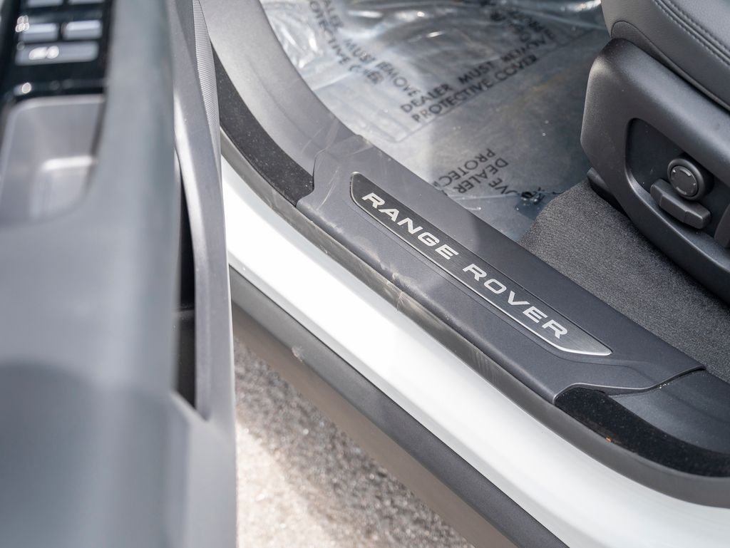2026 Land Rover Range Rover Velar S photo 15