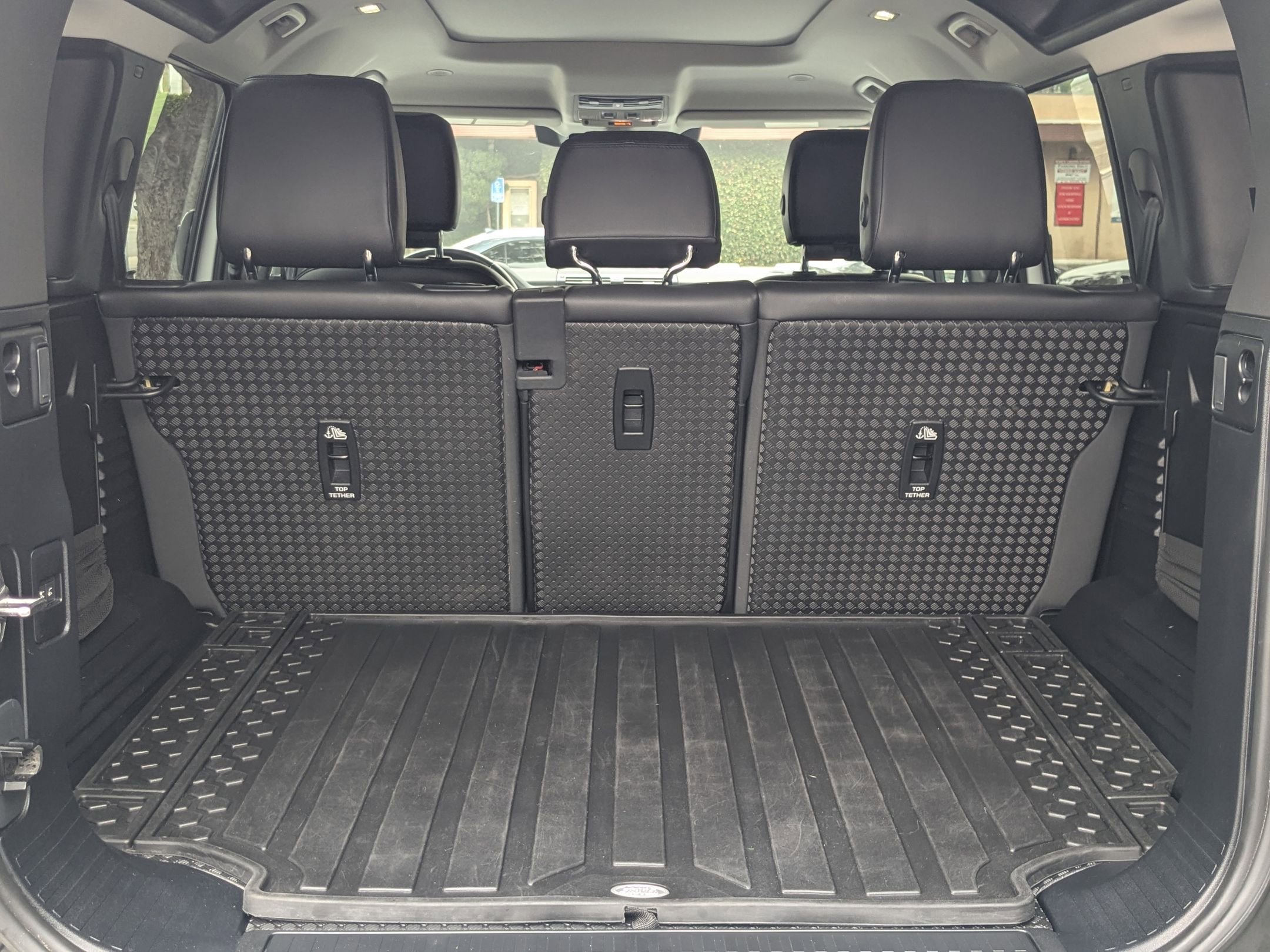 2024 Land Rover Defender S photo 4