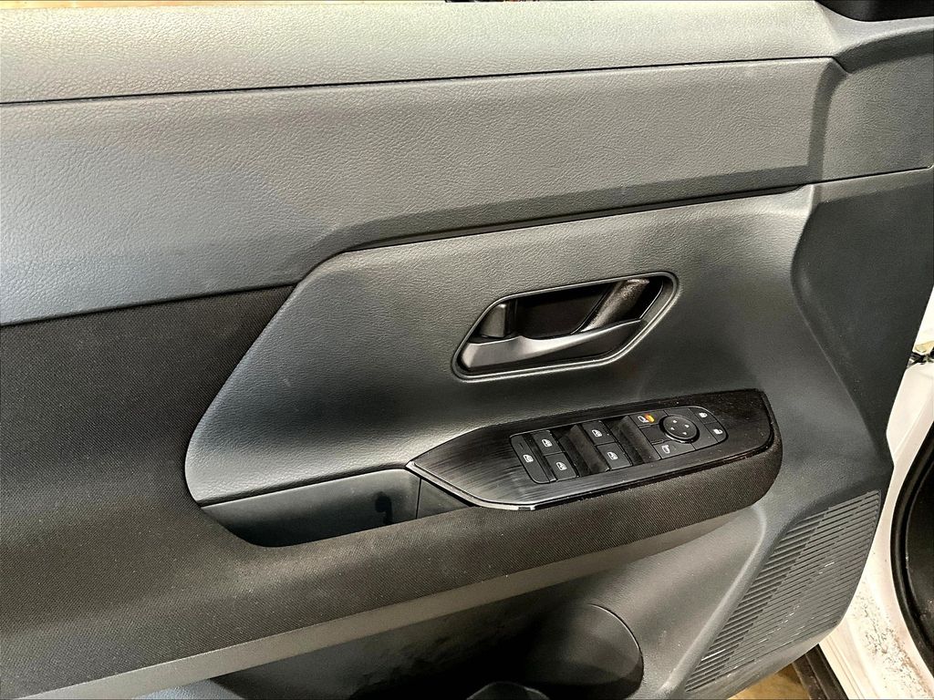 2025 Nissan Kicks S photo 11