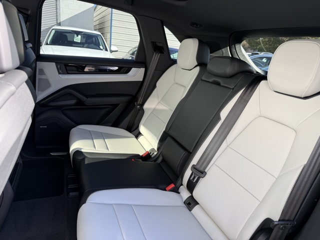 2026 Porsche Cayenne E-Hybrid Base photo 23
