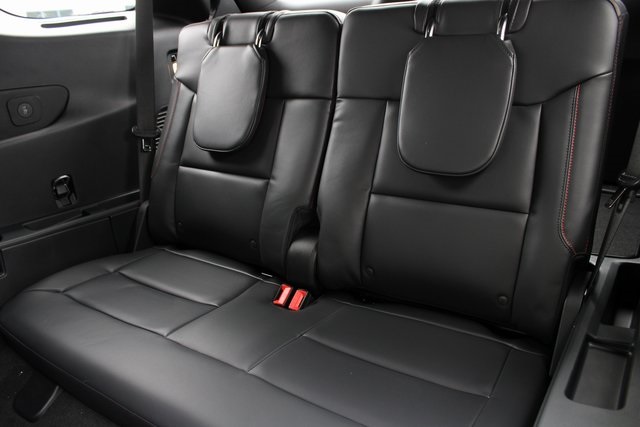 2025 Ford Explorer ST photo 5